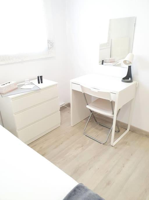 Habitaciones Bonitas Y Comodas L’Hospitalet de Llobregat Exterior foto