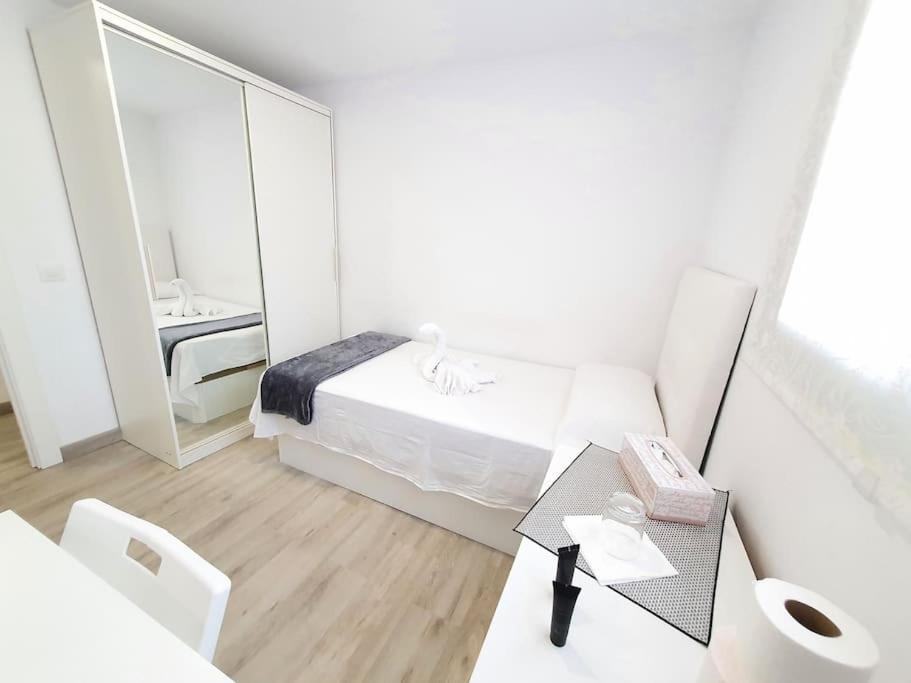 Habitaciones Bonitas Y Comodas L’Hospitalet de Llobregat Exterior foto
